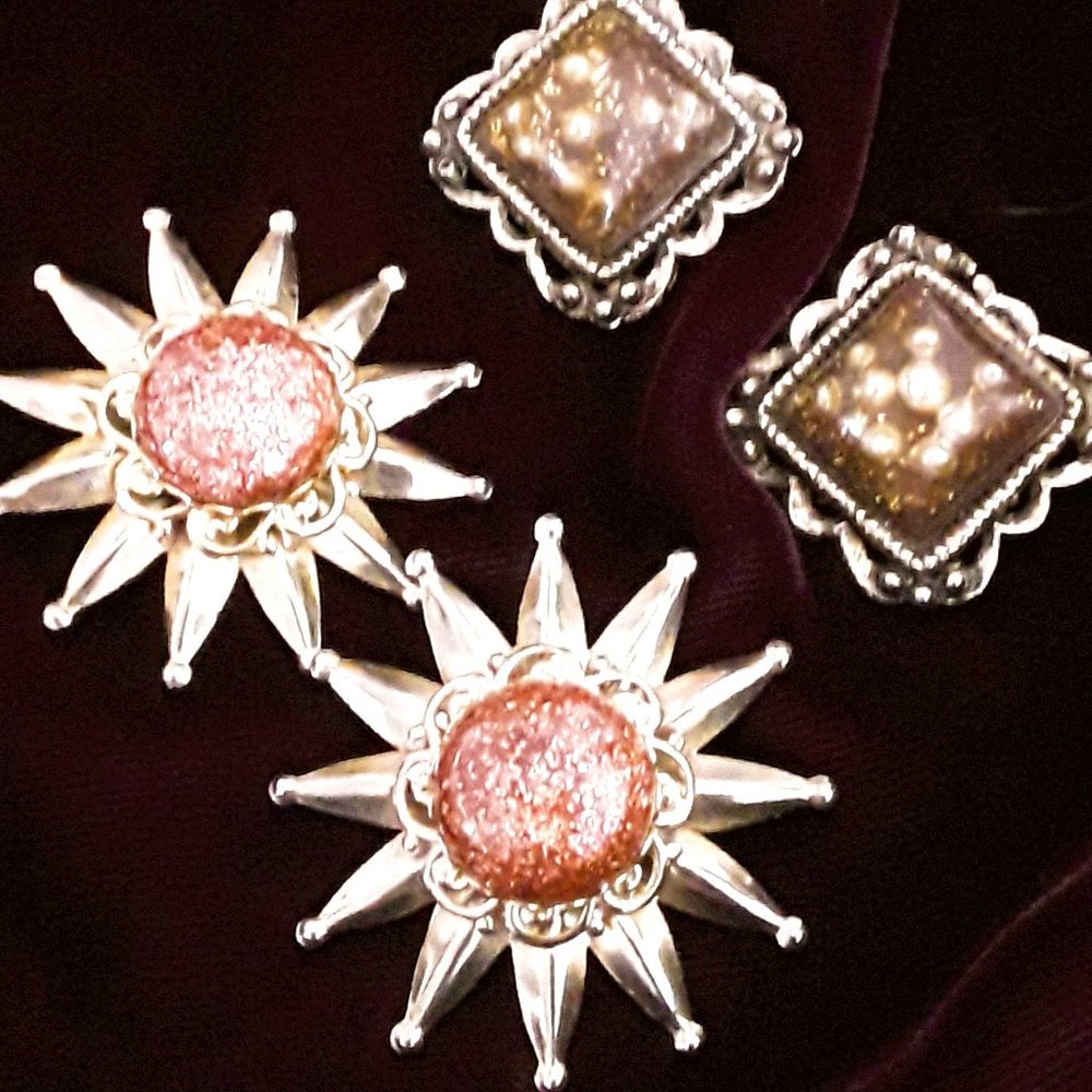 Pair 1960s  Funky Quasar and Square Thermoset Earrings **CLIPS***